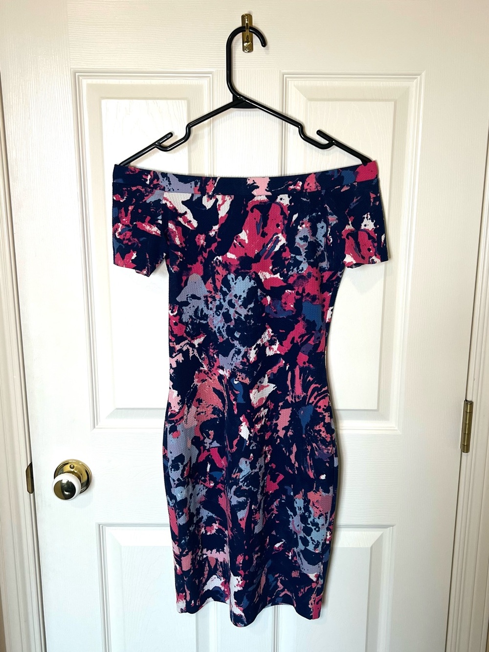Off-Shoulder Navy & Pink Abstract Modern Bodycon Mini Dress